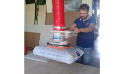 lifting-carton-box-with-vacuum-hose-lifter
