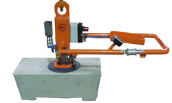 Vacuum-lifting-device-for-50-kg.-concrete-block