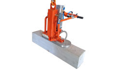 Vacuum-pump-and-vacuum-lifting-device