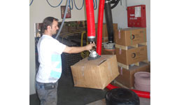 Vacuum-tube-lifter-boxes-lifting